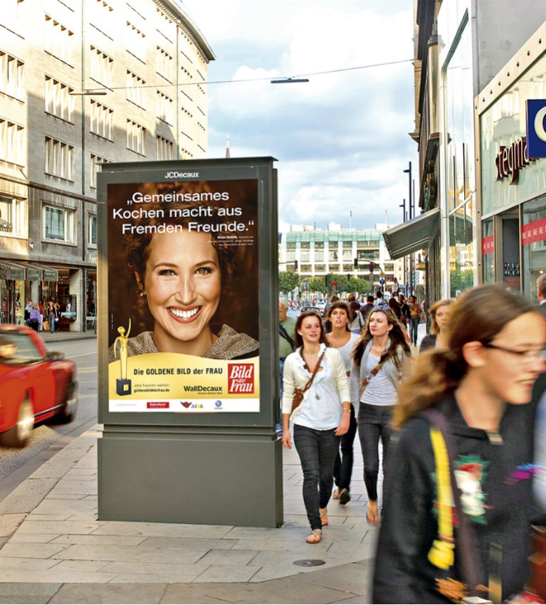 Die GOLDENE BILD der FRAU Kampagne Plakate Ninon Deacux