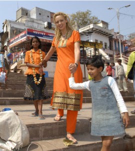GOLDENE BILD der FRAU 2007 Preisträgerin Stella Deetjen & Schützlinge in Indien