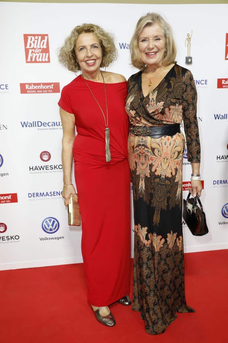 Auf dem roten Teppich: Glamouröse Gäste für starke Frauen