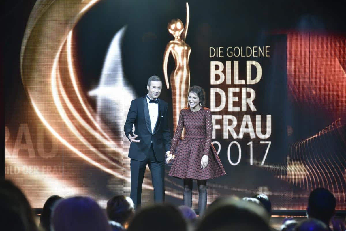 GOLDENE BILD der FRAU 2017 Preisvergabe Kai Pflaume und Preisträgerin Ninon Demuth