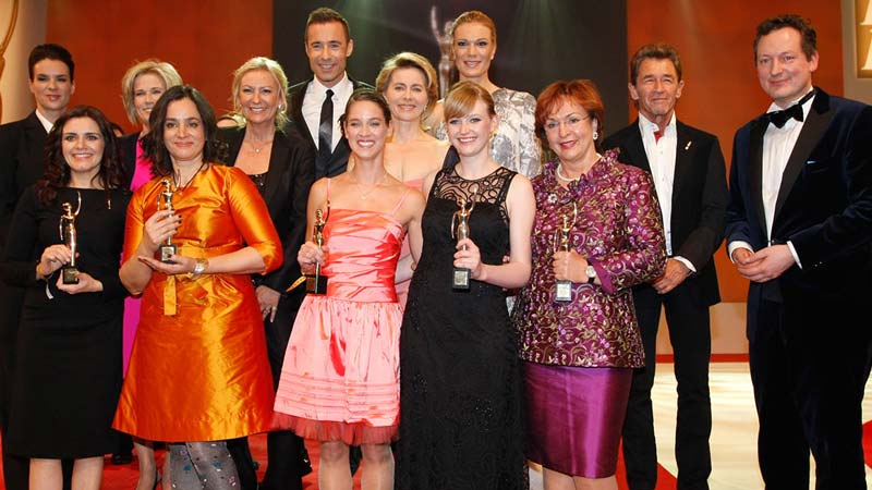 GOLDENE BILD der FRAU 2012 Gala Gruppenfoto Preisträgerinnen & prominente Paten