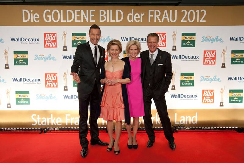 2012 GOLDENE BILD der FRAU roter Teppich Ursula von der Leyen & Kai Pflaume & Sandra Immoor