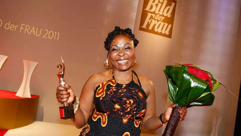 GOLDENE BILD der FRAU 2011 Preisträgerin Harriet Bruce-Annan